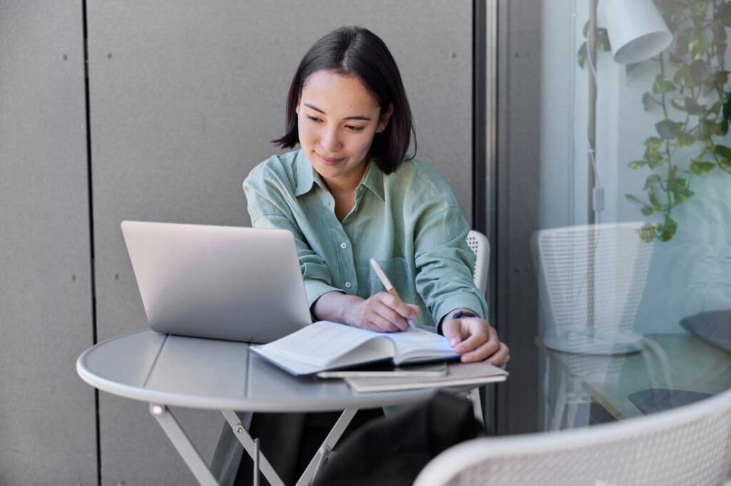 young woman accomplishing to-do list before leaving work on Friday